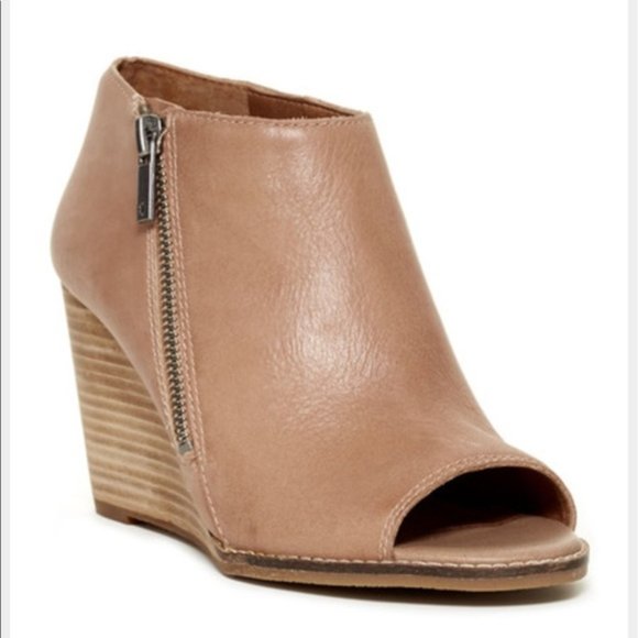 Lucky Brand Jaspah Peep Toe Wedges I purchased and I’m so sad 😞 they don’t fit - Picture 1 of 10